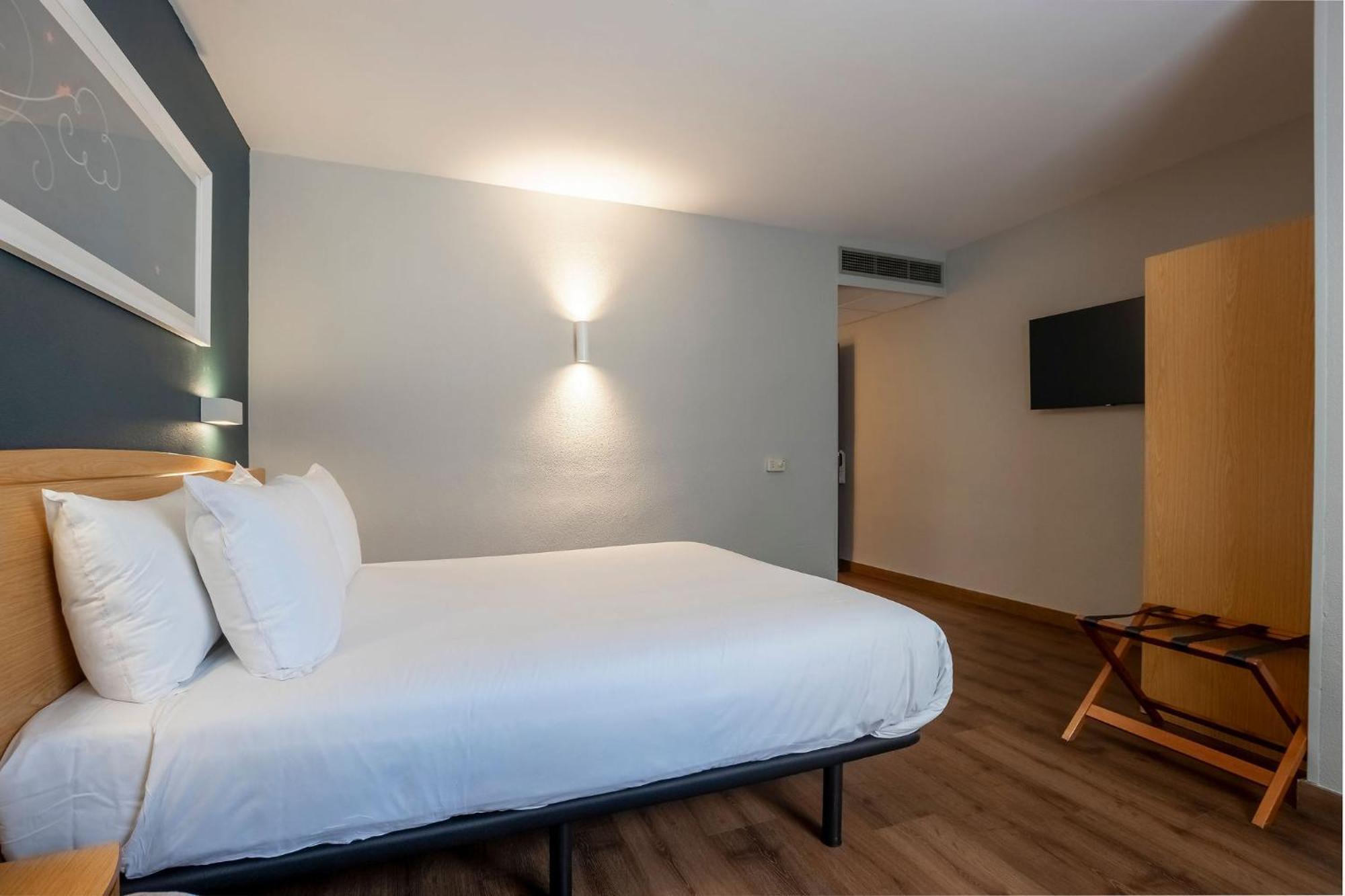 Travelodge Alicante Puerto — Fotos 1